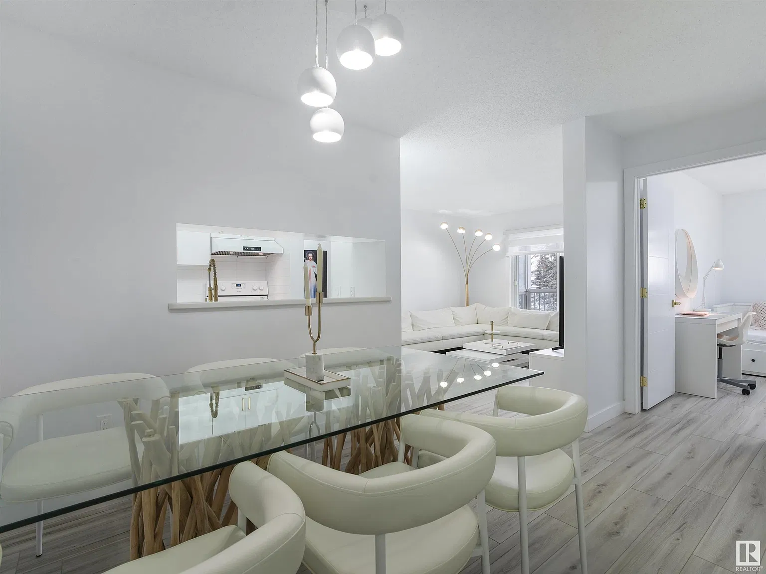 2 Bed 1 Bath Apartment For Rent Ozerna Edmonton — Photo 4