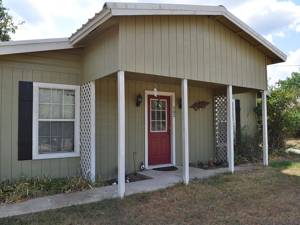 2nd image of 502 Lakeview Ln