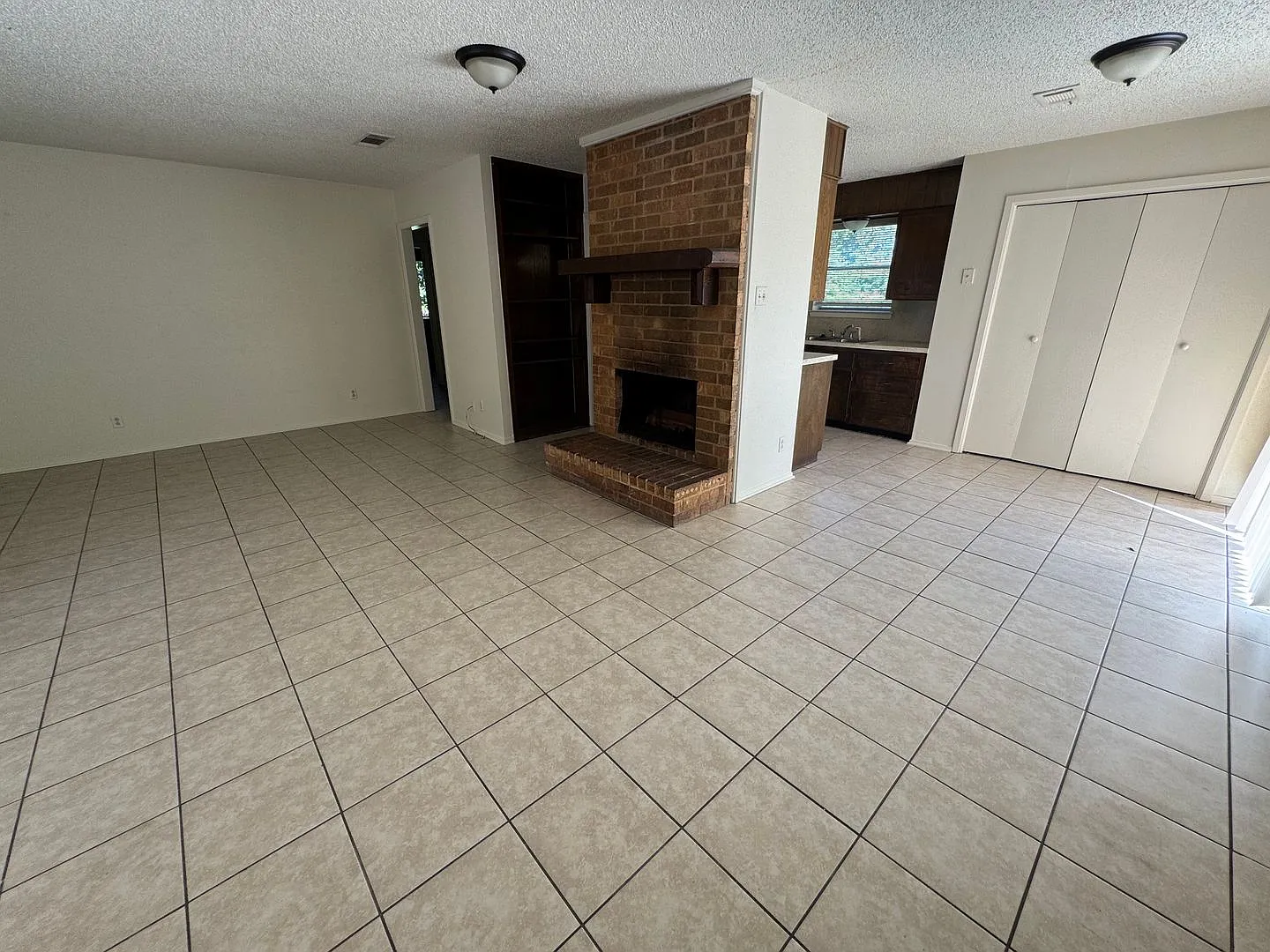 2210 Wheeler Ave — Photo 4