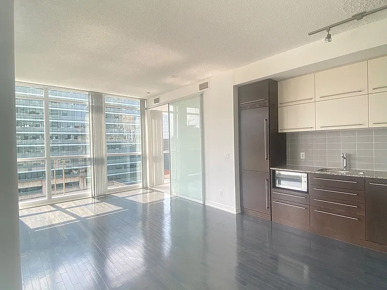 770 Bay St #1010 — Photo 3