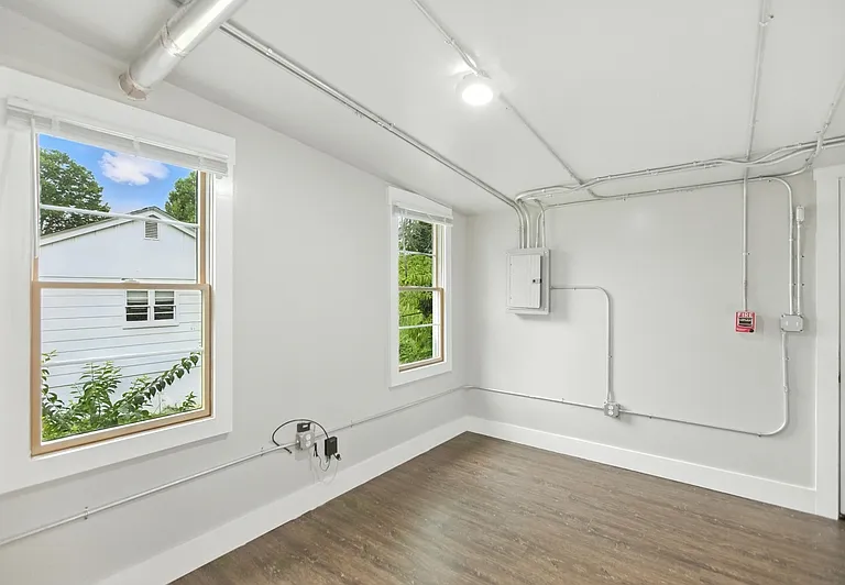 616 W Maple St #6 — Photo 3