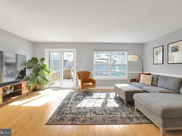 22952 Regent Ter, Sterling, VA 20166