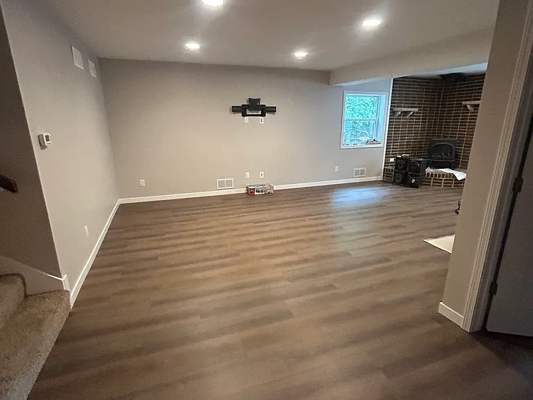 425 Simonsen St — Photo 3