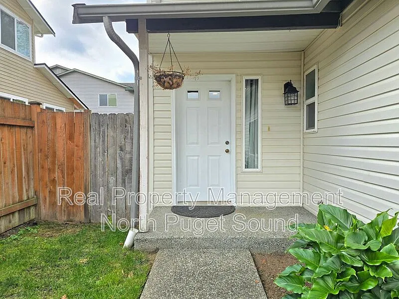 3 bed, 2.5 bath, 1572 sqft, $2,895 — Photo 3