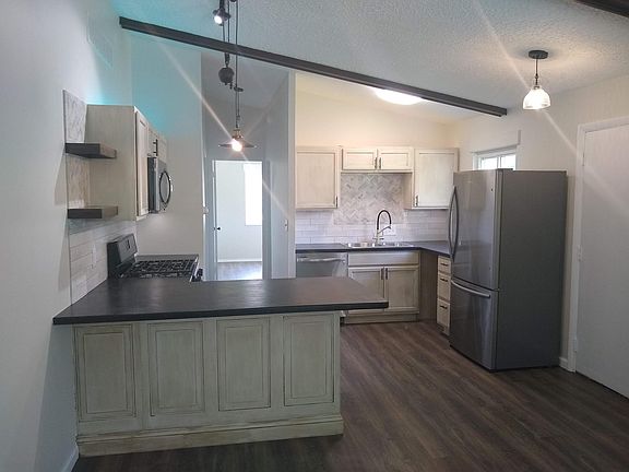 3rd image of 822 S Jenkins Blvd #B