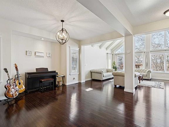 5th image of 103 W Coach Way SW