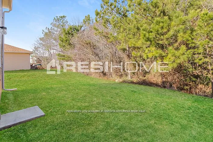 194 Queens Cir — Photo 15