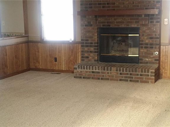 4th image of 980 Country Aire Dr
