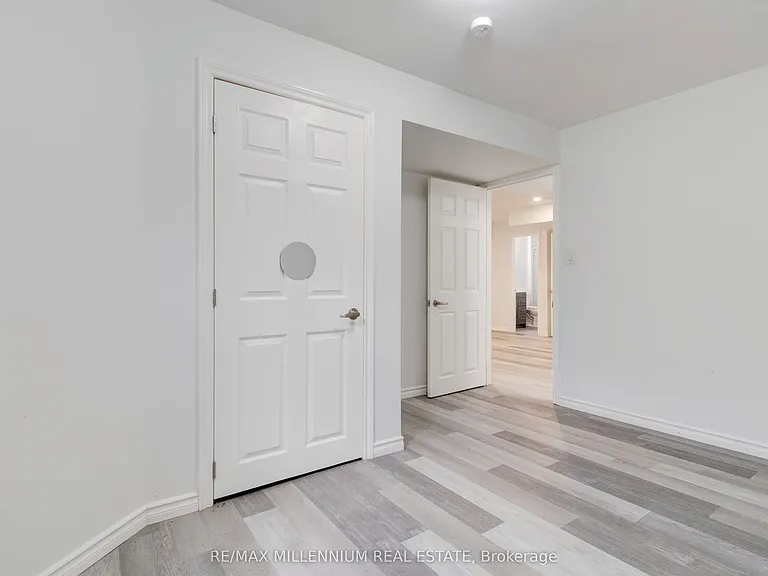 481 Bessborough Dr — Photo 29