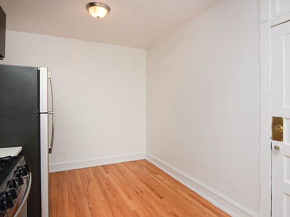 5th image of 2946 N Albany Ave #W4