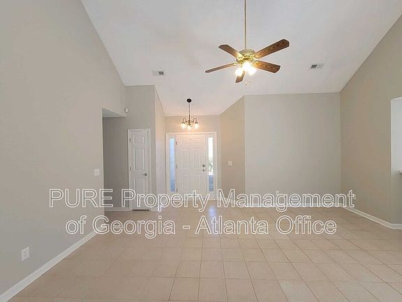 3rd image of 102 Laguna Springs Dr