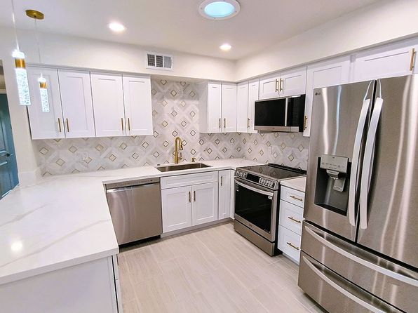 3028 Sunflower Cir E