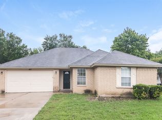807 Young Dr, Cedar Hill, TX 75104