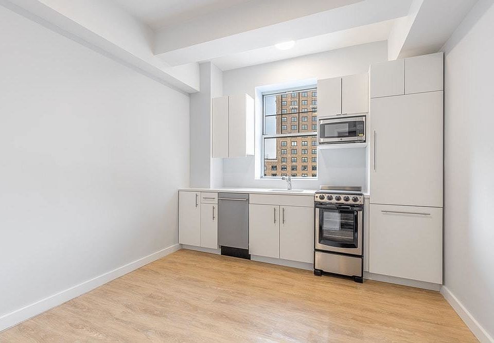 2nd image of 166 W 75th St #159