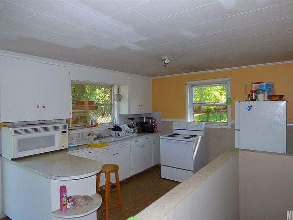 3rd image of 734 10th Ave SE