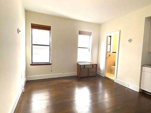 2nd image of 22 W 77th St #5AB