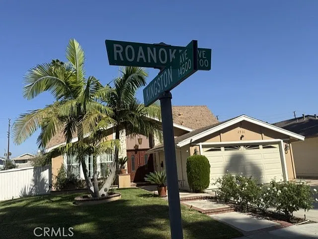4 bed, 2.5 bath, 2913 sqft, $6,000 — Photo 2