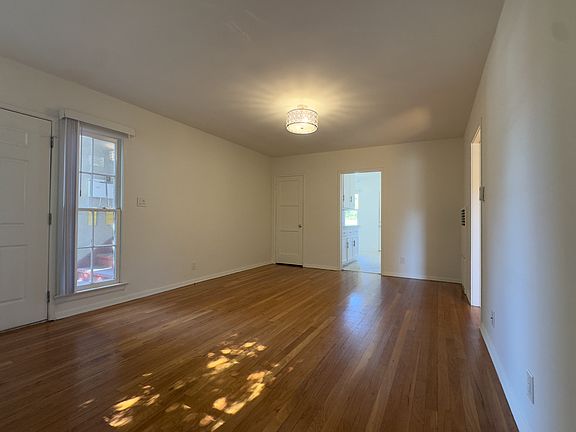 4th image of 2334 Keeler St