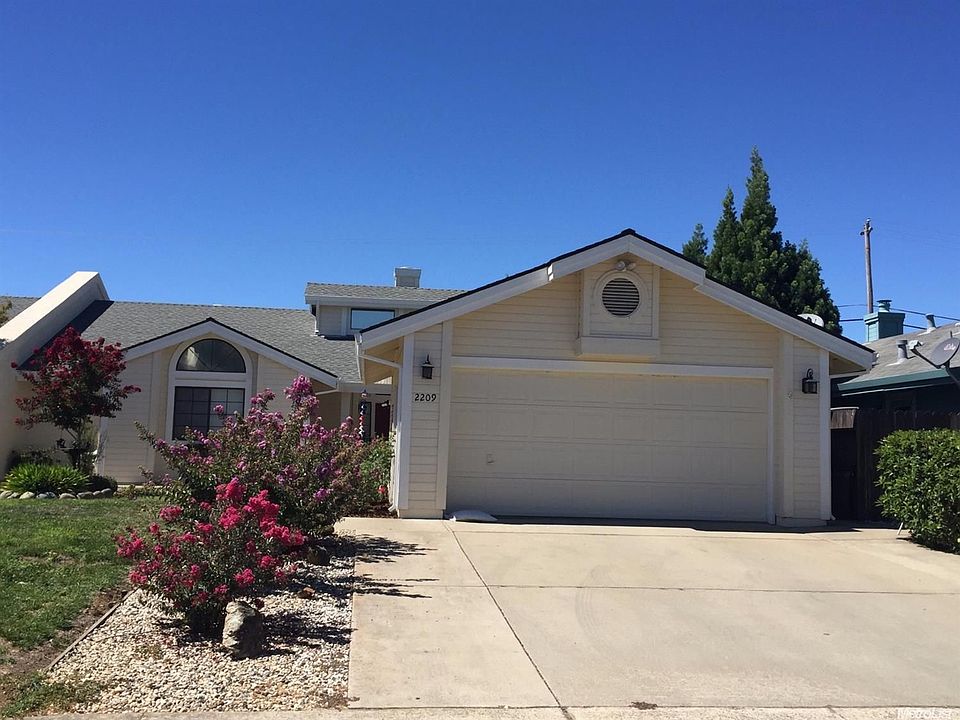 1st image of 2209 Corral Dr