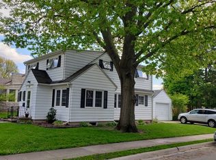 511 W 12th St, Sterling, IL 61081