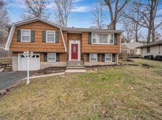 15 Hickory Tree Ln, Sparta, NJ 07871