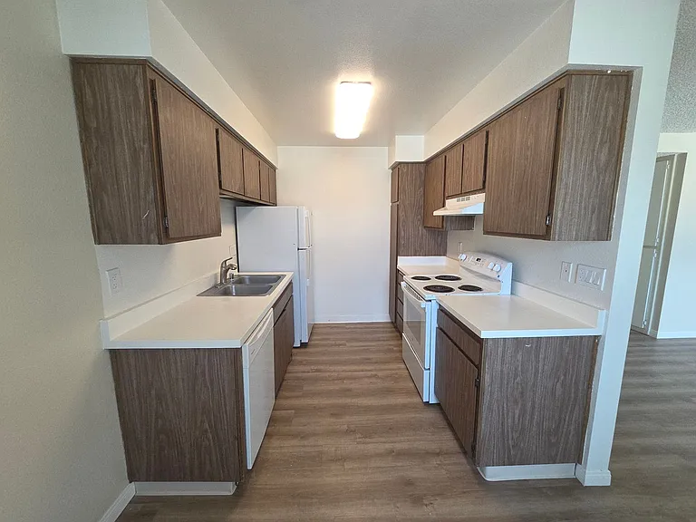 1675 Chapel Dr — Photo 26
