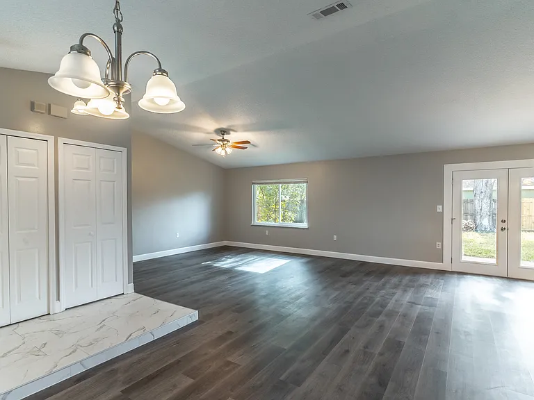 995 Wages Way — Photo 3