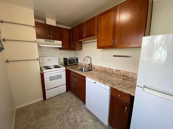 3rd image of 313 Elsie St APT 2