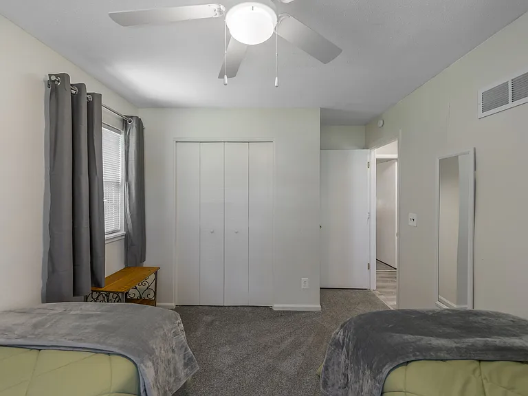 5221 N Central St — Photo 14