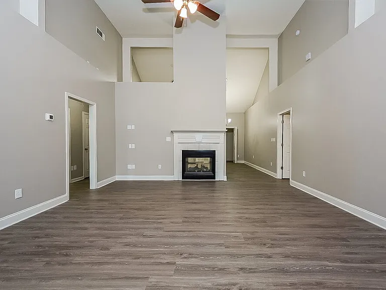 4060 Springvale Way — Photo 4
