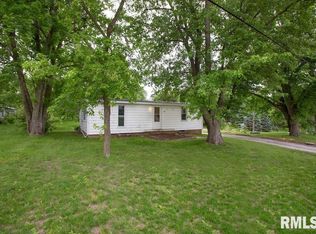 721 N Main St, Eureka, IL 61530