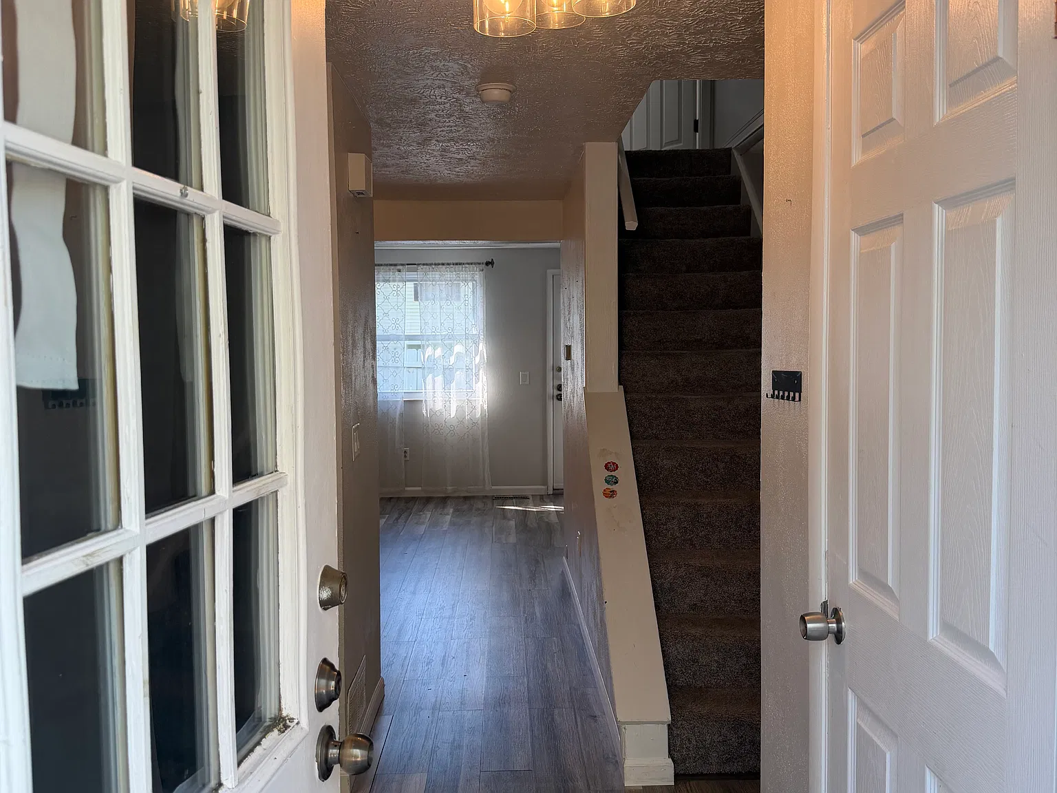 2 bed, 1.5 bath, 900 sqft, $1,400 — Photo 4