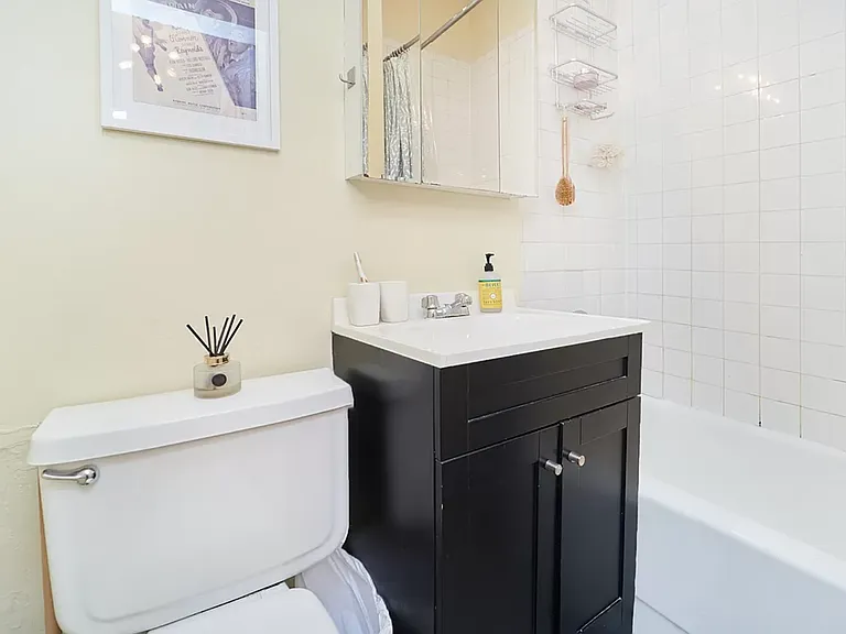331 W 43rd St #4D — Photo 7