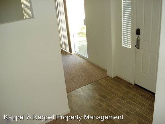 2nd image of 112 Toyon Ln