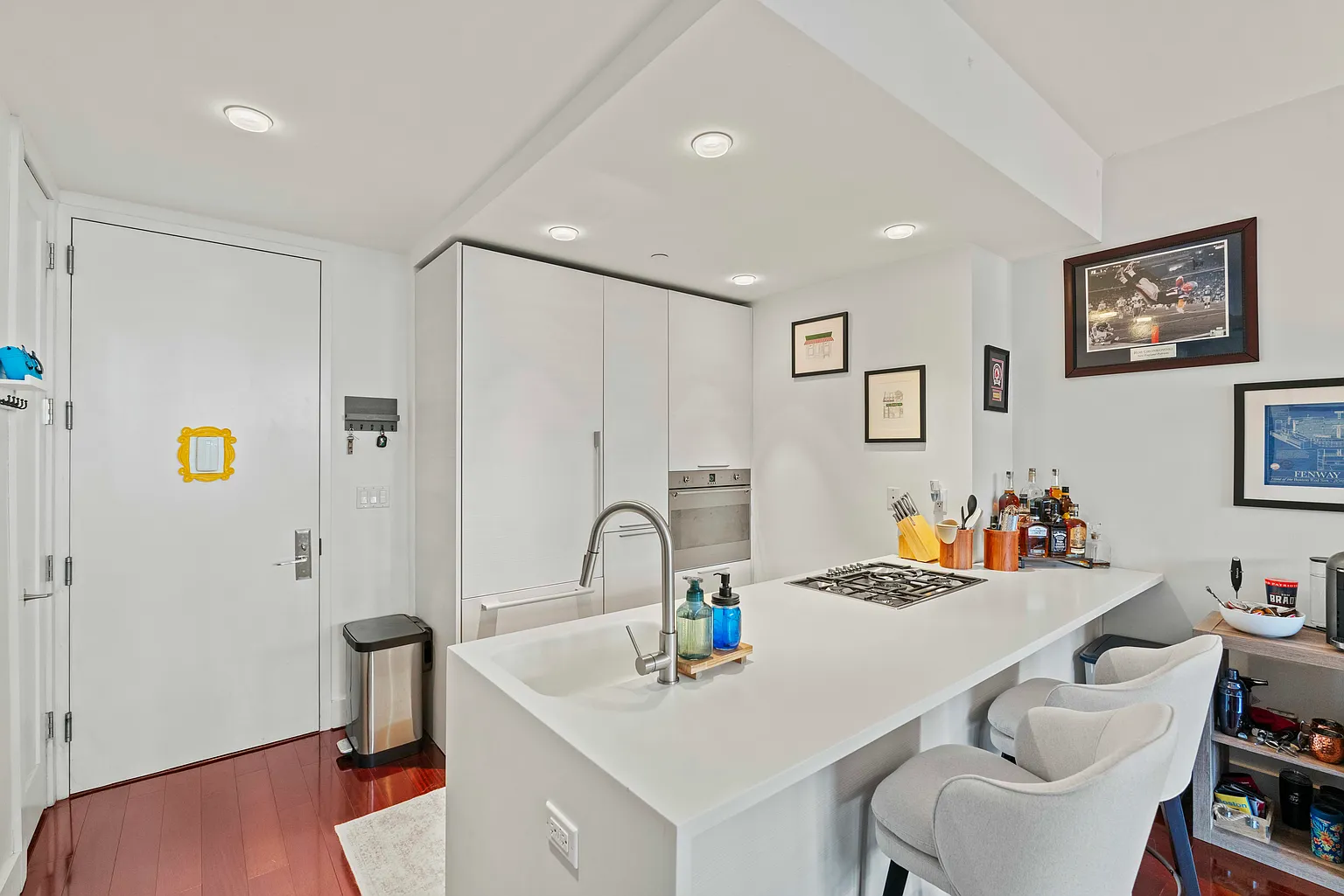 519 Borden Ave APT 1C photo 1