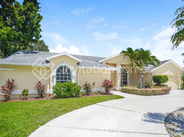 5531 61st St E, Bradenton, FL 34203