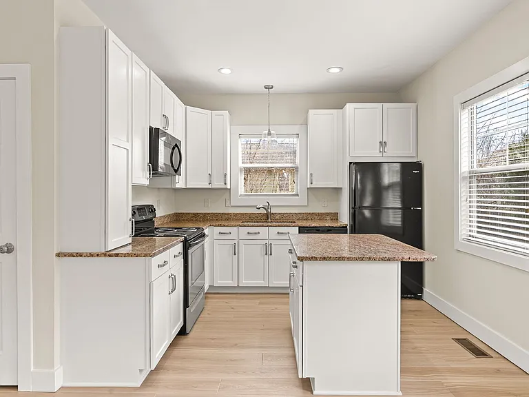 8 Thurland Ave — Photo 10