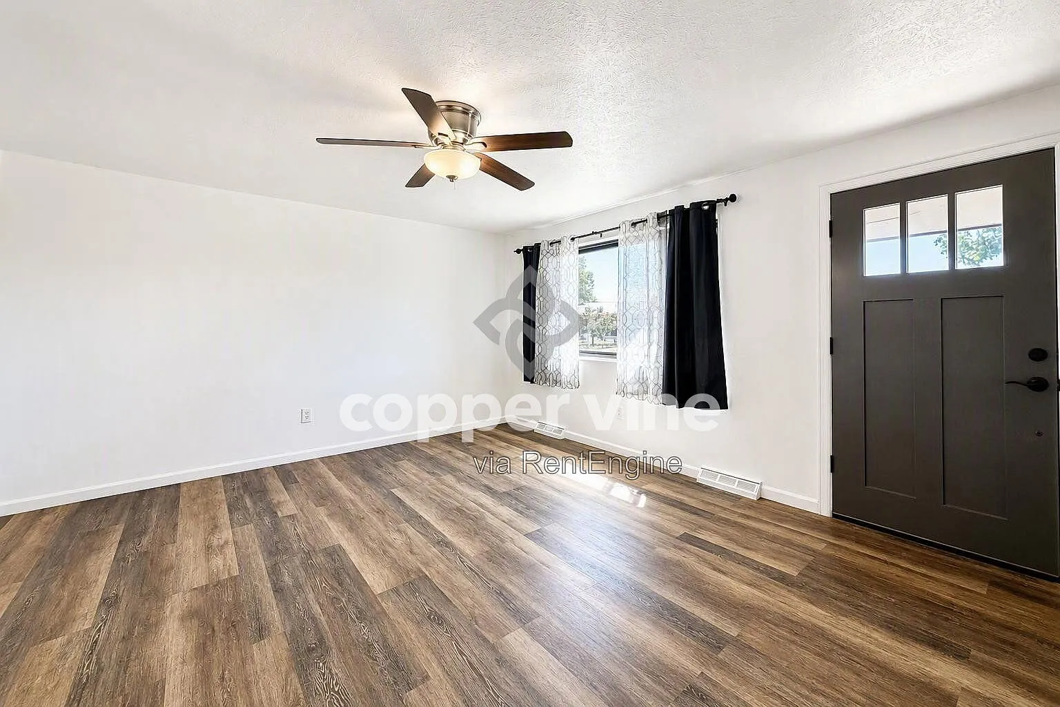 4 bed, 2.0 bath, 2286 sqft, $3,330 — Photo 2