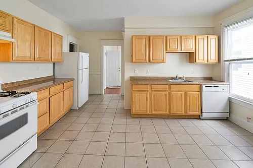 38-44 Tilton St Photo 1