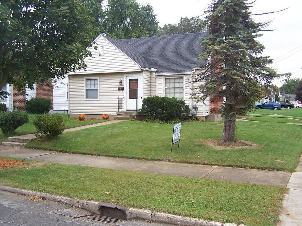 1st image of 928 Sylvia St NW