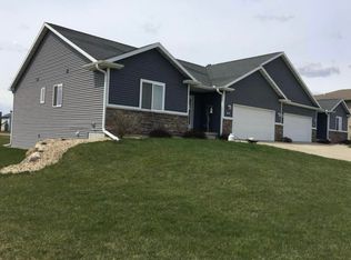 113 Chickadee Ln, Sauk City, WI 53583