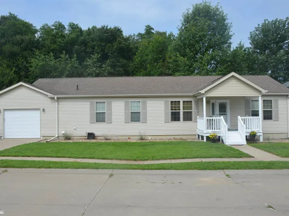 104 Lowell Dr, Eddyville, IA 52553