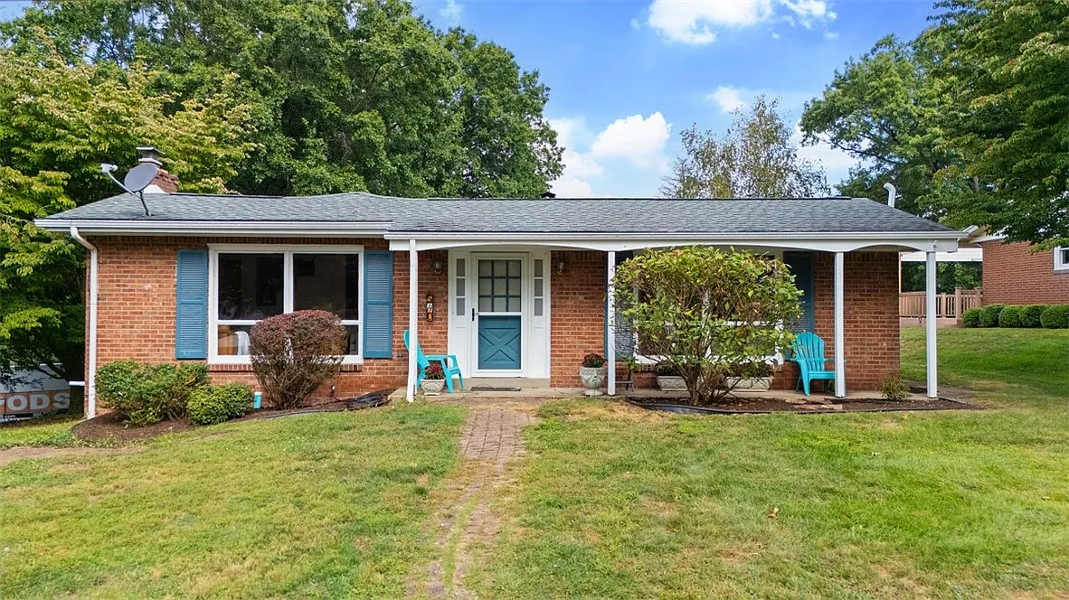 540 Eastwood Ln photo 1