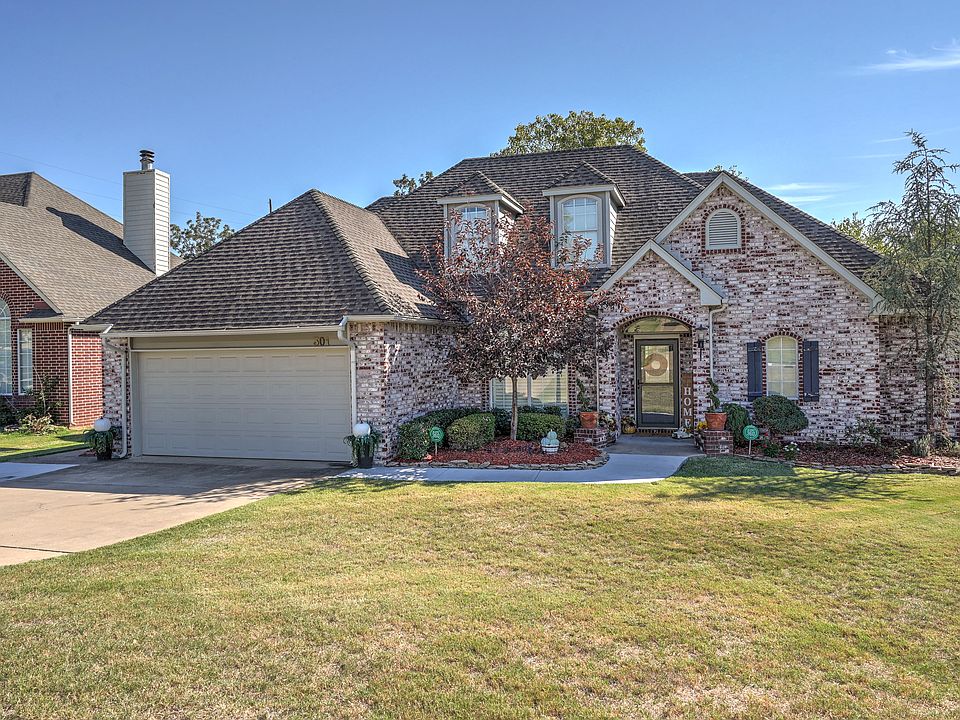 1st image of 301 Woodview Ln