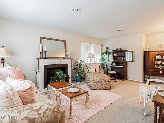 4th image of 24 Petunia Way