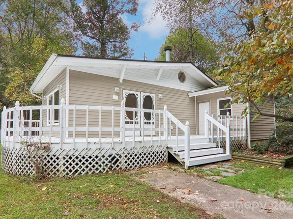 155 Nature Ln, Waynesville, NC 28786