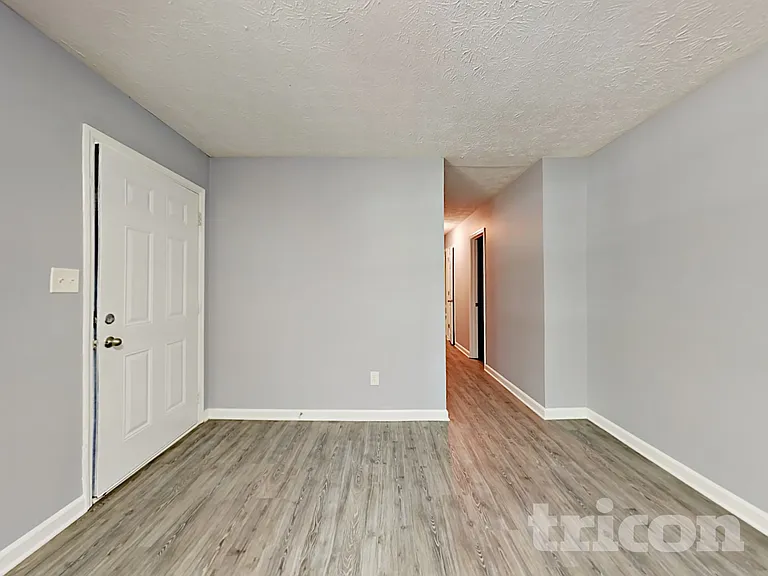 270 Amanda Ct — Photo 5