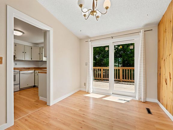 5th image of 1441 N Heights Ln