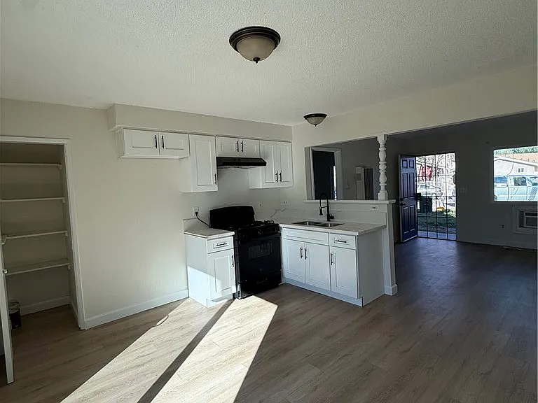558 S Benjamin St — Photo 14