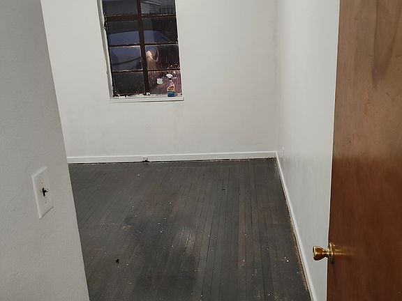 4th image of 216 E Bruce Ave